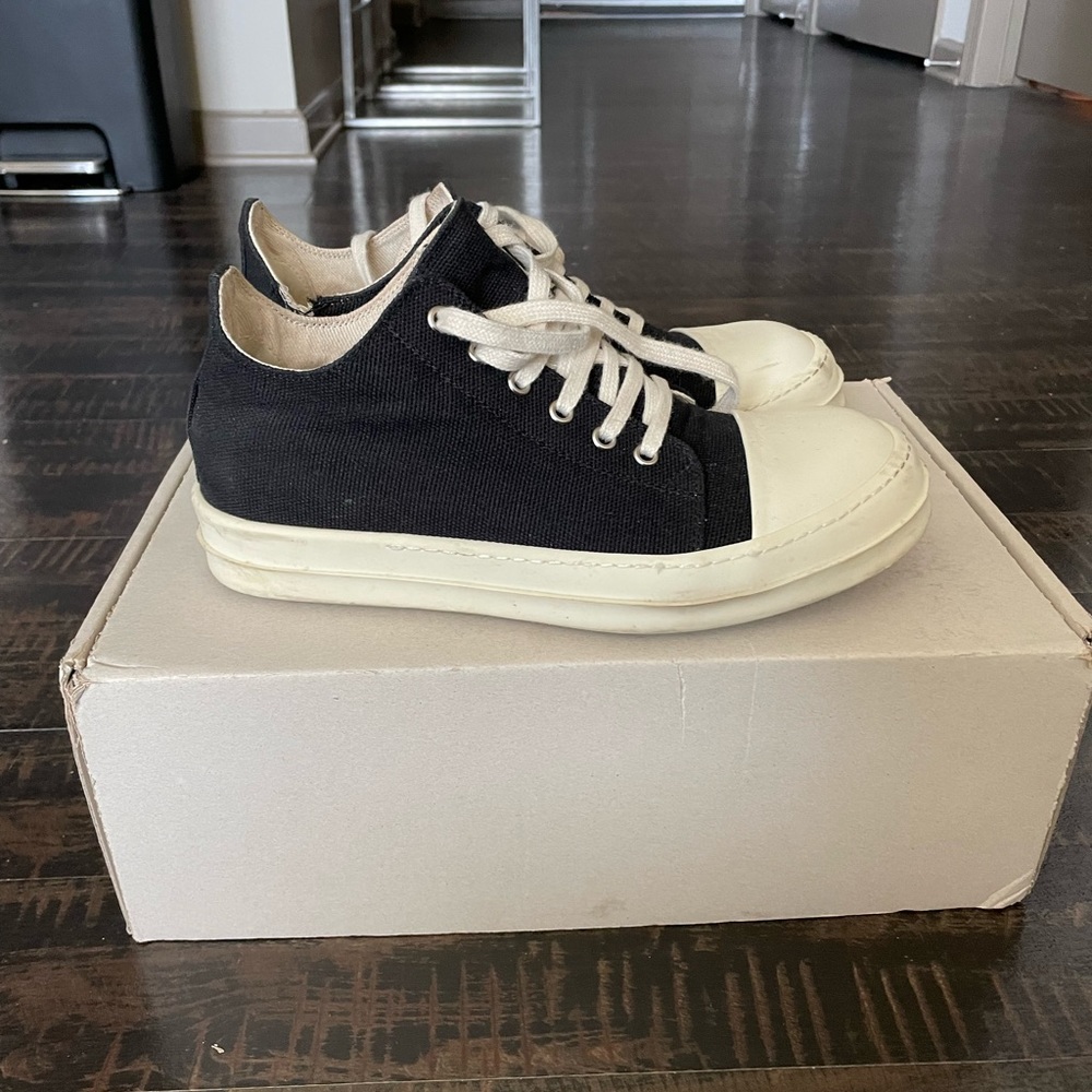 Rick Owens Low Ramones. Comes with Box.